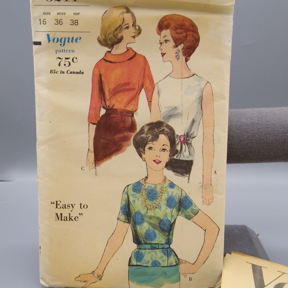 Vintage Sewing PATTERN Vogue Patterns 5211, Easy to Make 1961 Womens Blouse